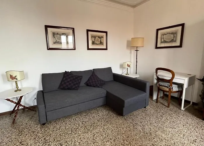 Calle San Giacomo Apartment